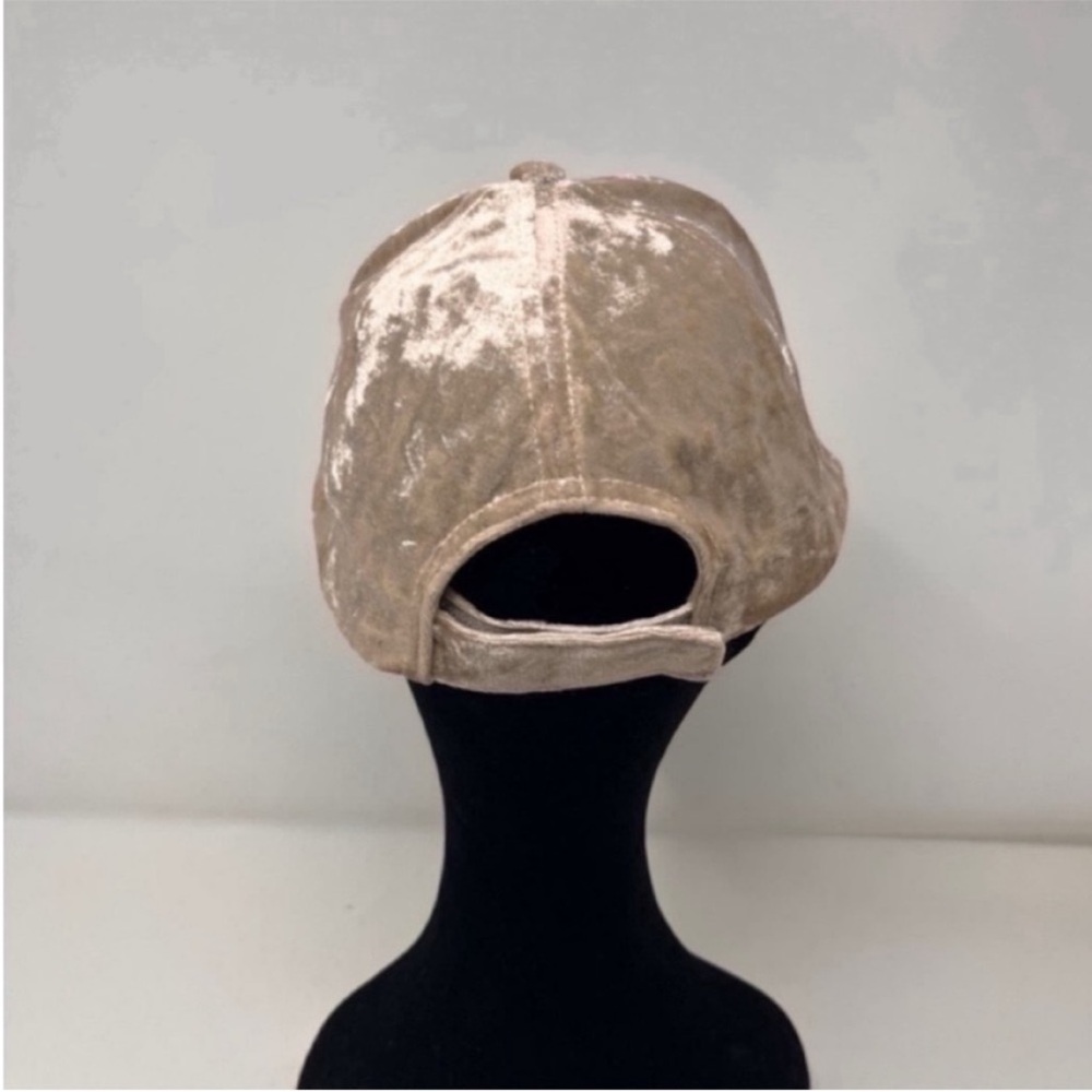 David and Young Velvet Baseball Cap
Rose gold
New - Picture 2 of 5
